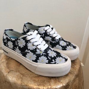 SeaVees Legend Platform Embroidery